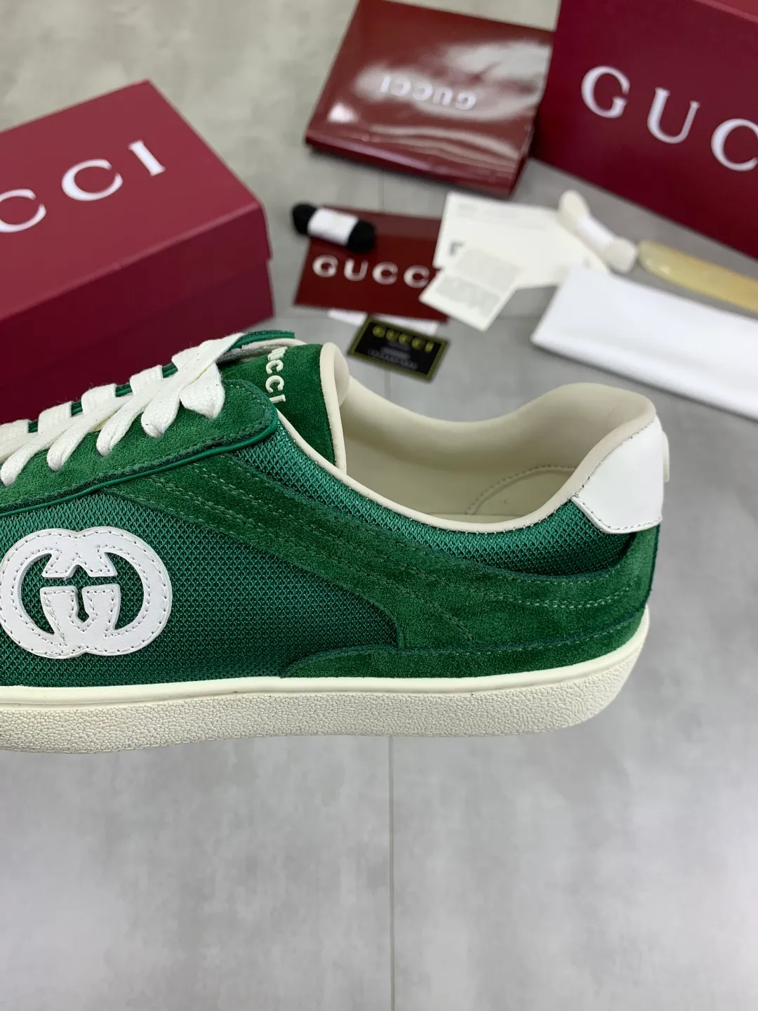 Men's shoes 💰P562 New GUCCI classic design moral training element catwalk model, matching version of top quality moral training shoes for men and women. Epoxy logo process is concave and convex, matching oil edge technology, punched cowhide cloth surface, suede cowhide surface splicing, breathable and not stuffy, the original overlasted shoe model is comfortable on the feet.  Fabric: Matched leather + cloth + mesh Lining: Water-dyed sheepskin Foot: Water-dyed sheepskin Outsole: Original molded TP matching environmentally friendly material Packaging: Top counter full set of packaging Female 35-42 (Female 41.42. Customized) Male 39-46 (46 customized)